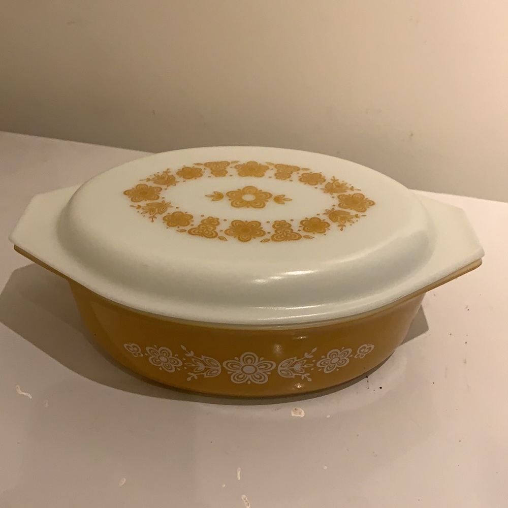 Vintage Pyrex "Butterfly Gold" Casserole Dish